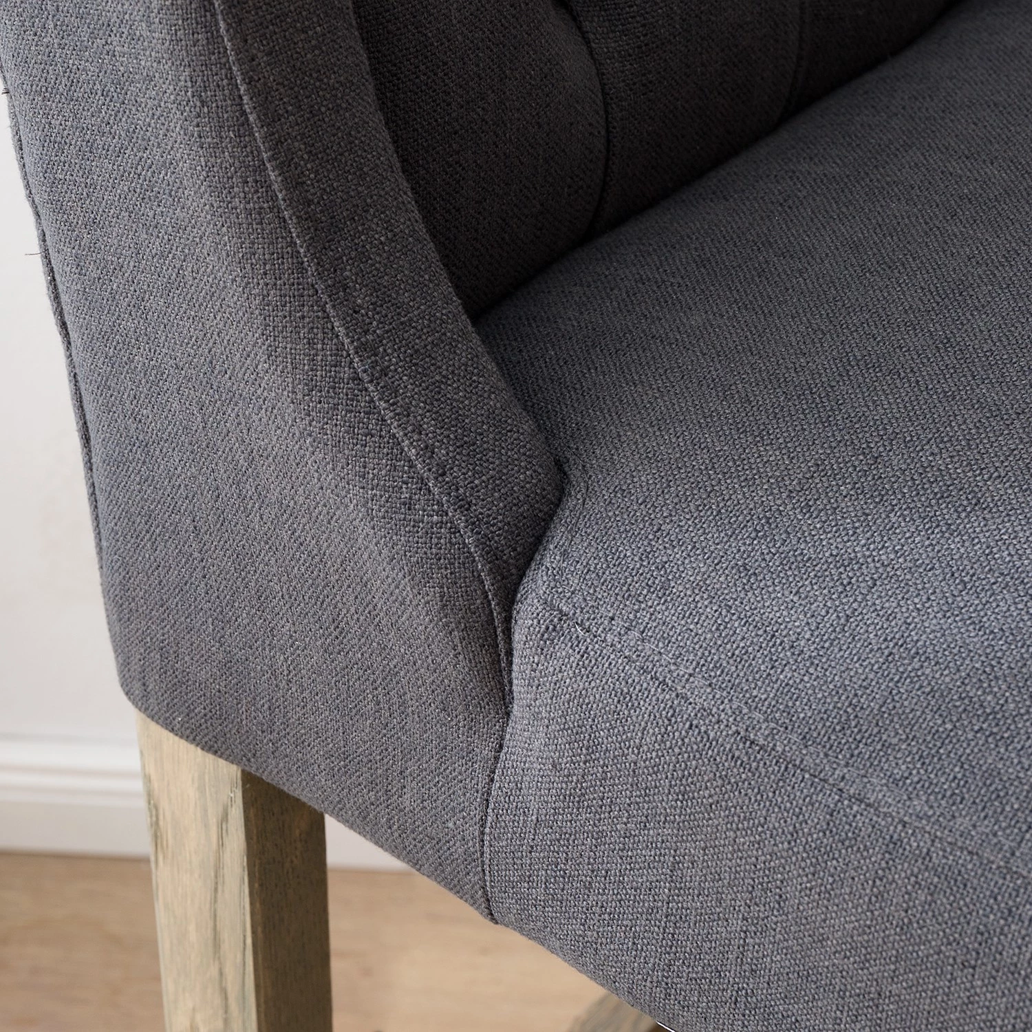 Maison Belfort Chaise de bar Nola - Tissu - Chêne massif - Gris foncé / Chêne foncé 13 Maison Belfort Chaise de bar Nola - Tissu - Chêne massif - Gris foncé / Chêne foncé – Image 13