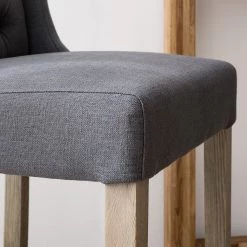 Maison Belfort Chaise de bar Nola - Tissu - Chêne massif - Gris foncé / Chêne foncé 29 Maison Belfort Chaise de bar Nola - Tissu - Chêne massif - Gris foncé / Chêne foncé -Meubles de salle à manger Soldes Magasin 1000008130 210301 11225600010 DETAILS P000000001000008130