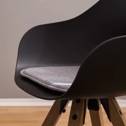 Mørteens Chaises à accoudoirs Skelde I - Matière plastique / Hévéa massif - Noir - Lot de 2 -Meubles de salle à manger Soldes Magasin 1000123392 201126 16391200011 MOOD DETAILS P000000001000123392 mood