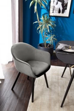 Mørteens Chaise à accoudoirs Hallund II - Velours / Hévéa massif - Noir - Gris -Meubles de salle à manger Soldes Magasin 1000123817 190326 13193400008 GALLERYIMAGES P000000001000123817