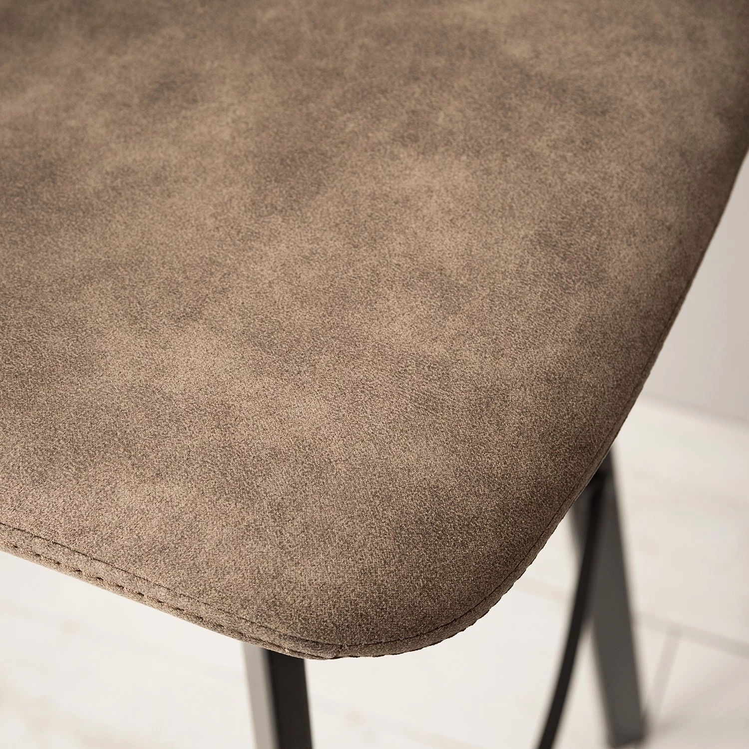 Ars manufacti Chaises de bar Luhi (lot de 2) - Microfibre / Acier - Limon vintage 10 Ars manufacti Chaises de bar Luhi (lot de 2) - Microfibre / Acier - Limon vintage – Image 10