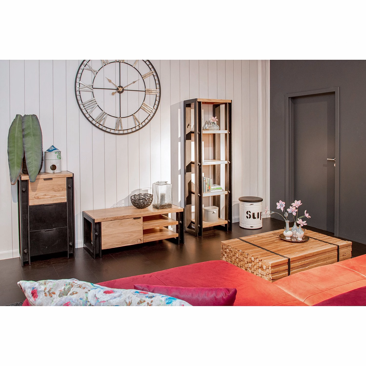 Red Living Commode Galvan - Acacia massif - Acacia / Noir 2 Red Living Commode Galvan - Acacia massif - Acacia / Noir – Image 2