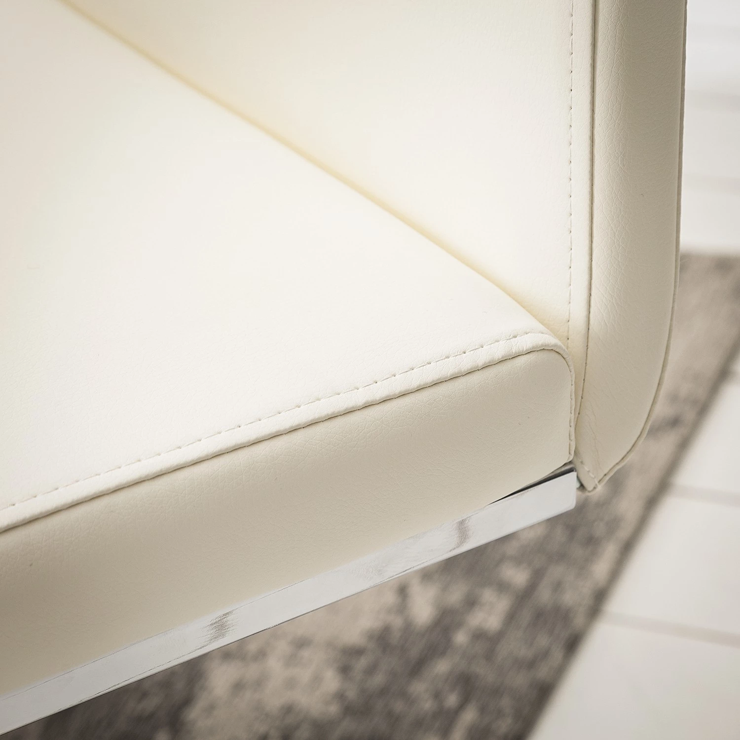 Fredriks Chaises cantilever Nevia I - Imitation cuir / Métal - Chrome - Cuir synthétique Aleli: Créme - Lot de 2 10 Fredriks Chaises cantilever Nevia I - Imitation cuir / Métal - Chrome - Cuir synthétique Aleli: Créme - Lot de 2 – Image 10