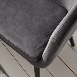 Mørteens Banquette Nicholas IV - Velours / Hévéa massif - Gris foncé / Noir 21 Mørteens Banquette Nicholas IV - Velours / Hévéa massif - Gris foncé / Noir -Meubles de salle à manger Soldes Magasin 1000183891 200331 06181300014 DETAILS P000000001000183891