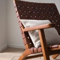 Ars manufacti Fauteuil design Bourbourg - Cuir tressé / Teck massif - marron cognac / Teck 34 Ars manufacti Fauteuil design Bourbourg - Cuir tressé / Teck massif - marron cognac / Teck -Meubles de salle à manger Soldes Magasin 1000183947 200529 13234400003 DETAILS P000000001000183947