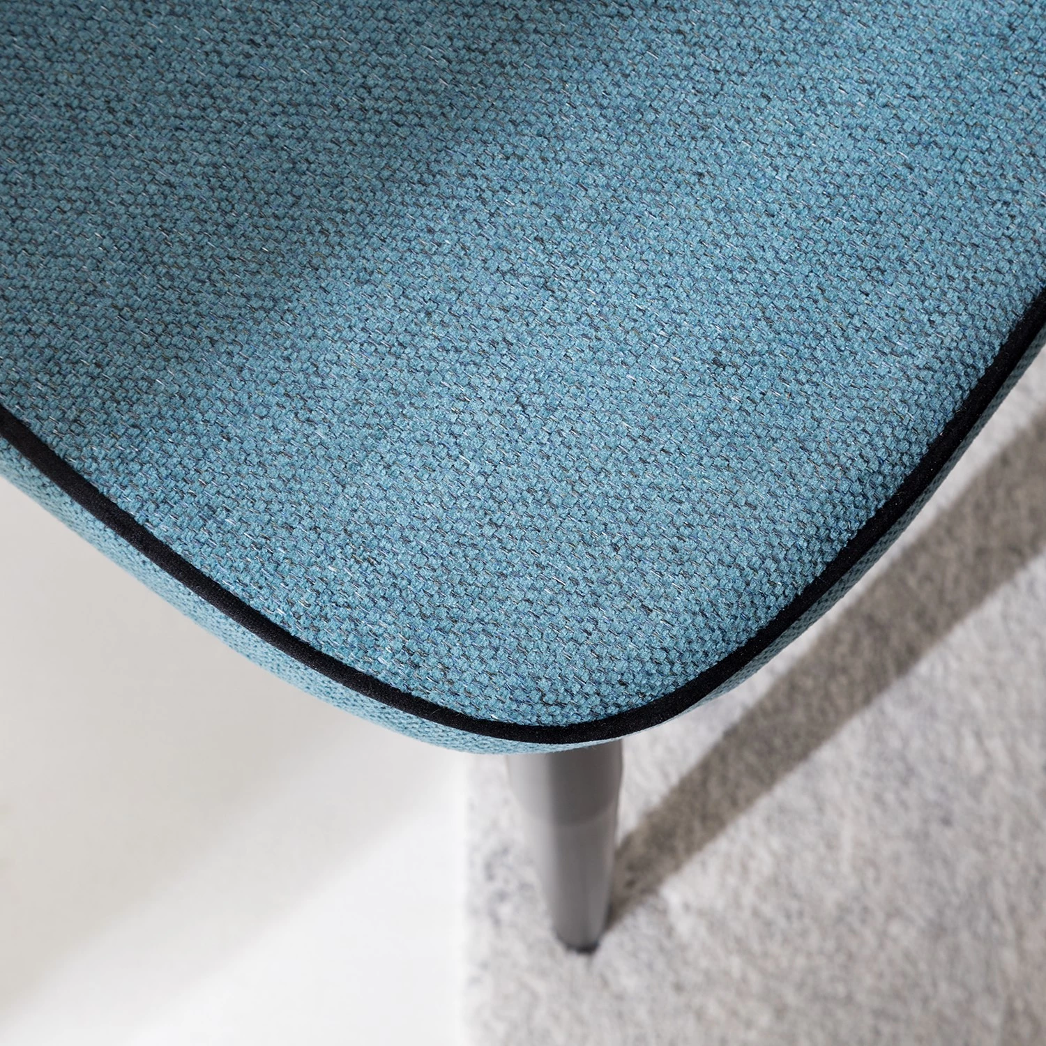 Jack & Alice Chaises capitonnées Jacky (lot de 2) - Tissu & velours / Métal - Gris chiné / Noir 11 Jack & Alice Chaises capitonnées Jacky (lot de 2) - Tissu & velours / Métal - Gris chiné / Noir – Image 11