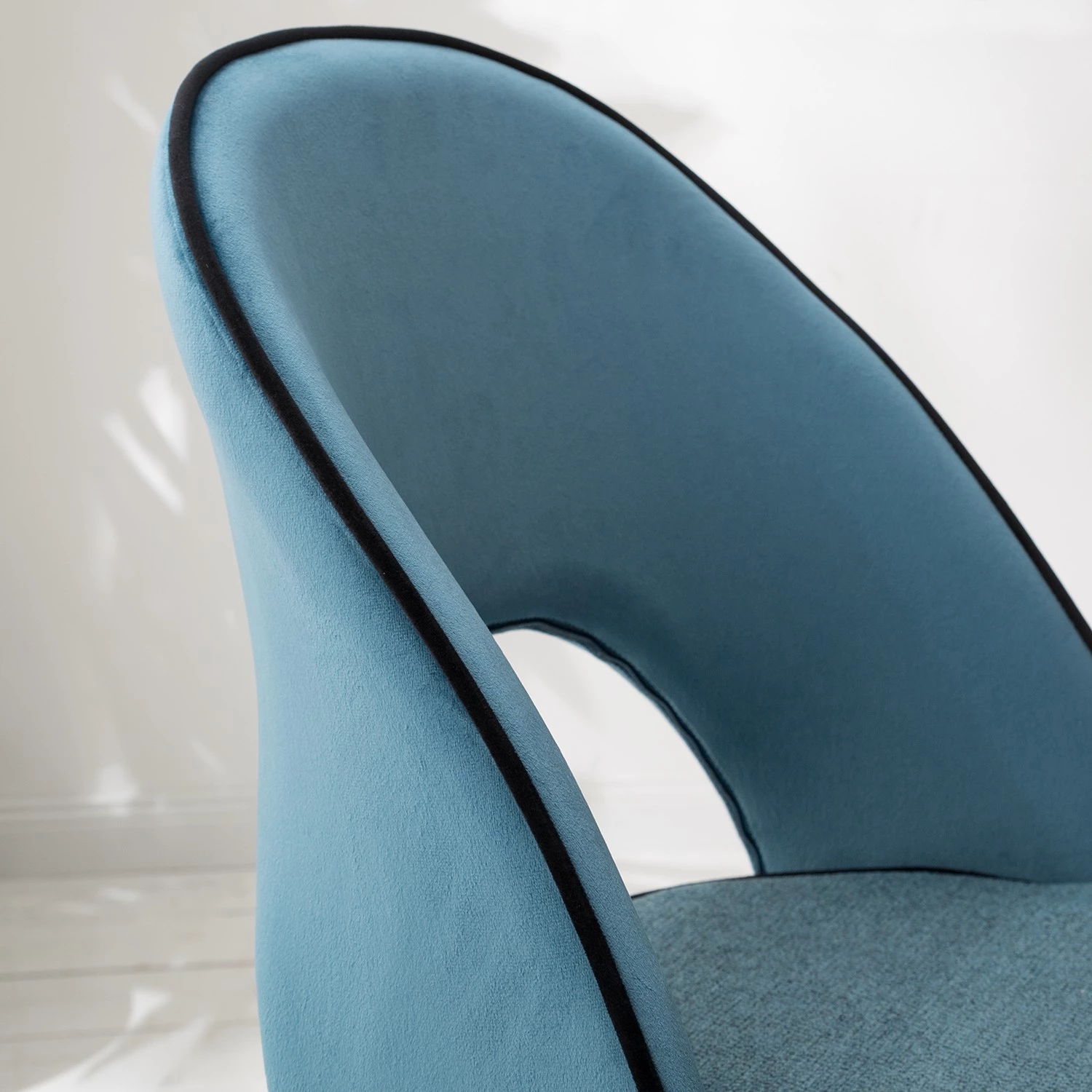 Jack & Alice Chaises capitonnées Jacky (lot de 2) - Tissu & velours / Métal - Gris chiné / Noir 12 Jack & Alice Chaises capitonnées Jacky (lot de 2) - Tissu & velours / Métal - Gris chiné / Noir – Image 12