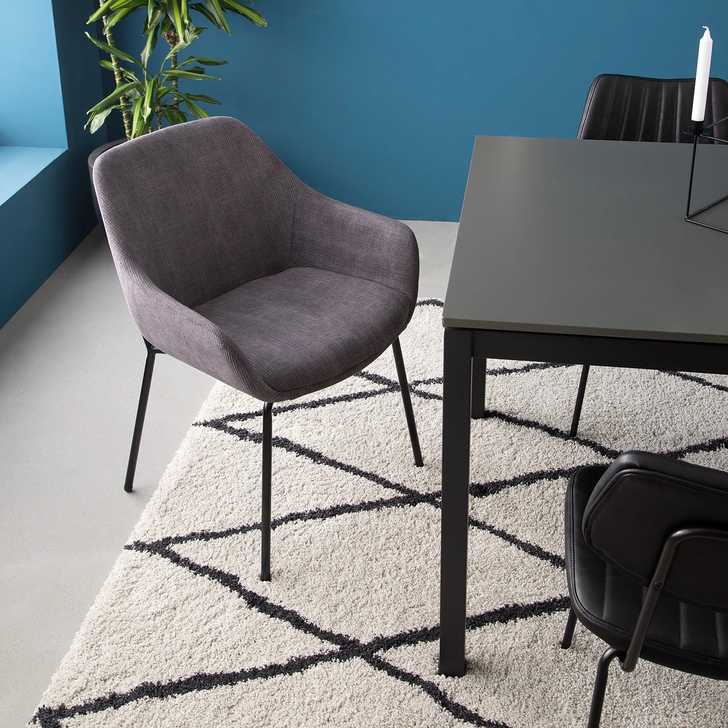 Jack & Alice Chaise capitonnée Richville - Velours côtelé / Fer - Gris / Noir 3 Jack & Alice Chaise capitonnée Richville - Velours côtelé / Fer - Gris / Noir – Image 3