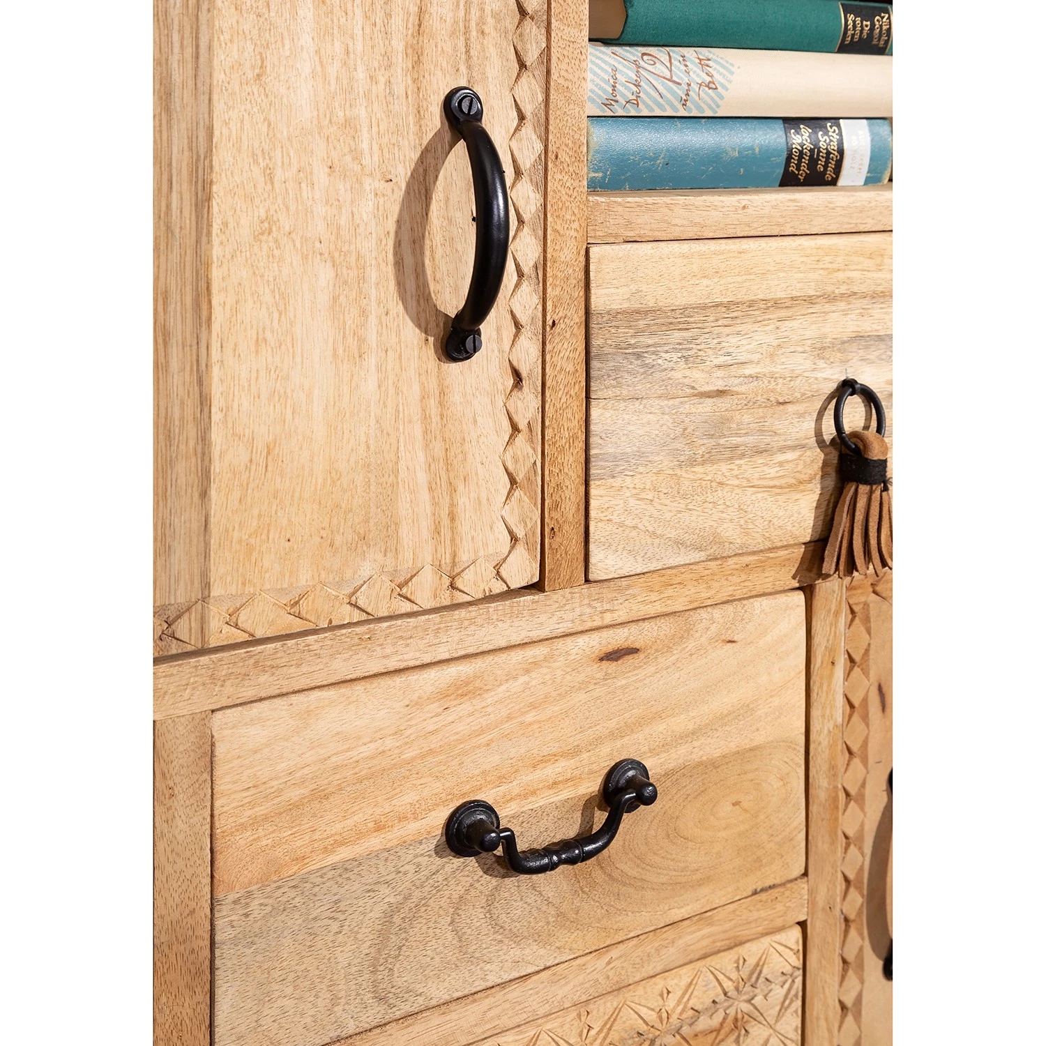 Red Living Commode Latta - Manguier massif / Métal - Manguier / Noir 6 Red Living Commode Latta - Manguier massif / Métal - Manguier / Noir – Image 6