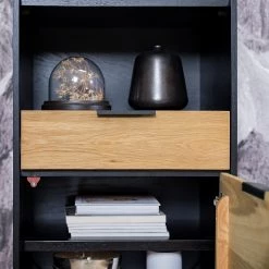 Studio Copenhagen Étagère Xavi - Placage en bois véritable / Métal - Chêne / Chêne noir 25 Studio Copenhagen Étagère Xavi - Placage en bois véritable / Métal - Chêne / Chêne noir -Meubles de salle à manger Soldes Magasin 1000218026 220107 12570100092 DETAILS P000000001000218026