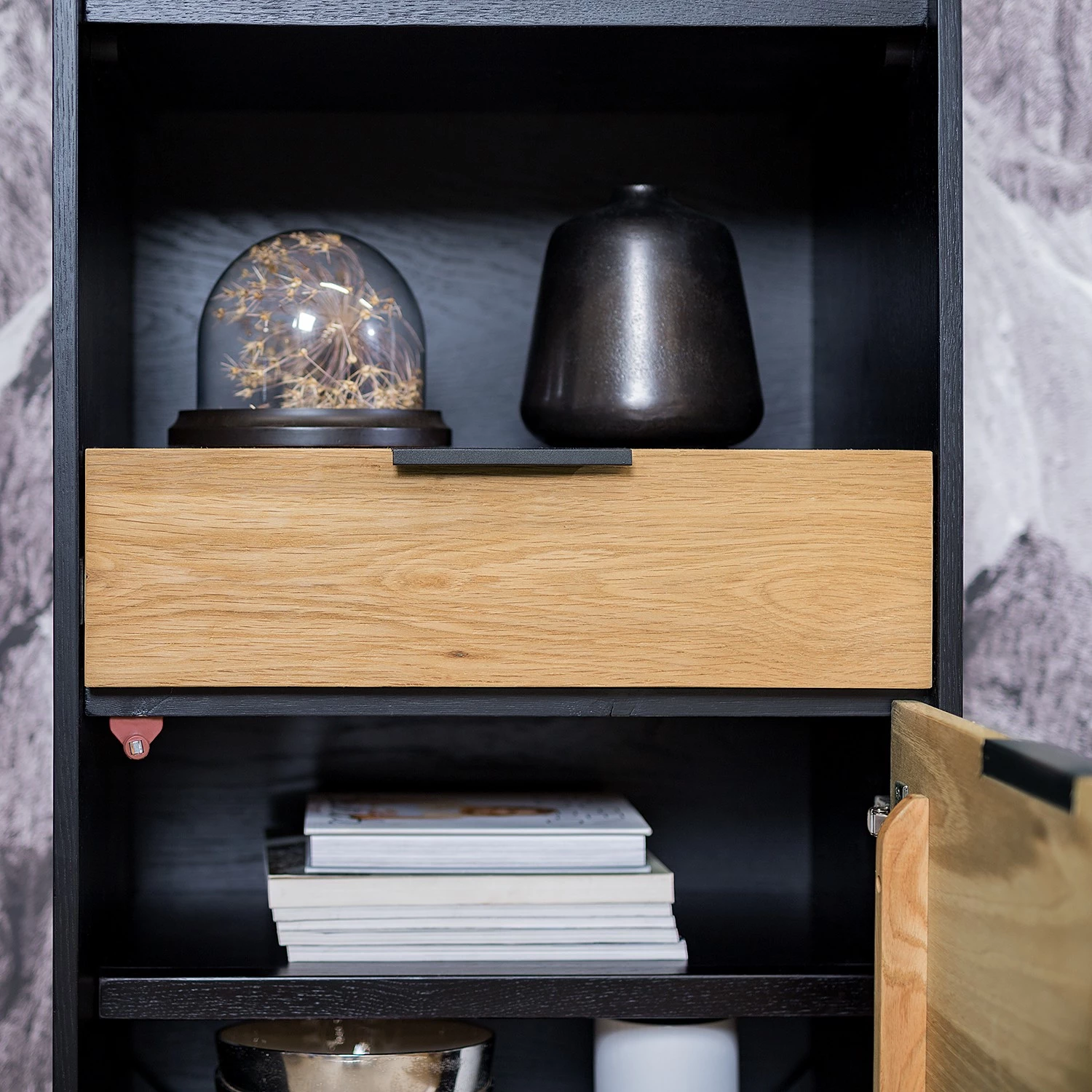 Studio Copenhagen Étagère Xavi - Placage en bois véritable / Métal - Chêne / Chêne noir 12 Studio Copenhagen Étagère Xavi - Placage en bois véritable / Métal - Chêne / Chêne noir – Image 12