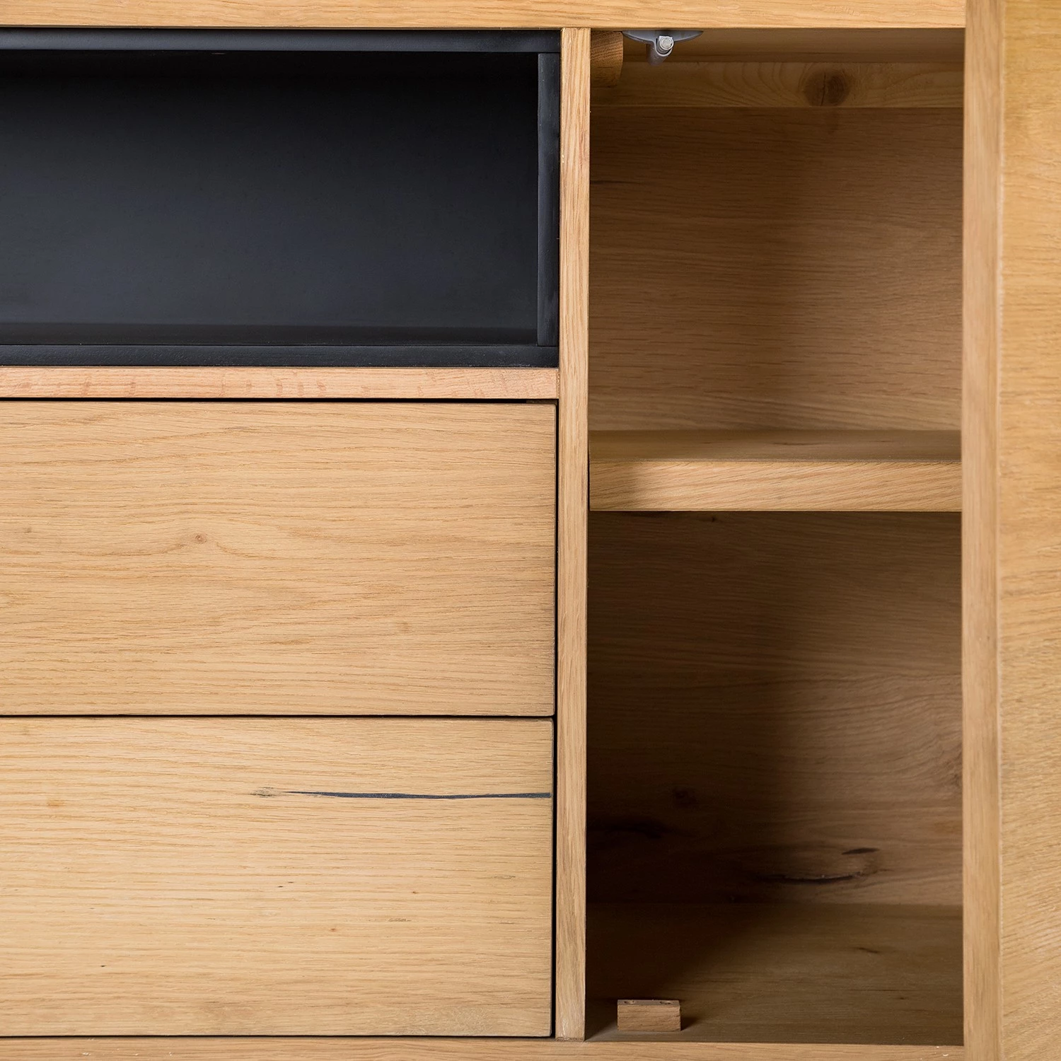 Studio Copenhagen Buffet Flox II - Placage en bois véritable / Métal -Chêne / Noir 10 Studio Copenhagen Buffet Flox II - Placage en bois véritable / Métal -Chêne / Noir – Image 10