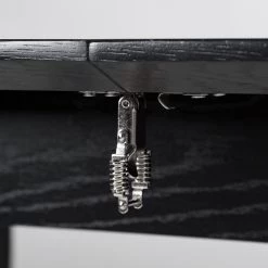 Mørteens Table Hanck - Partiellement en chêne massif - Chêne noir 38 Mørteens Table Hanck - Partiellement en chêne massif - Chêne noir -Meubles de salle à manger Soldes Magasin 1000218268 210318 08120000012 DETAILS P000000001000218268