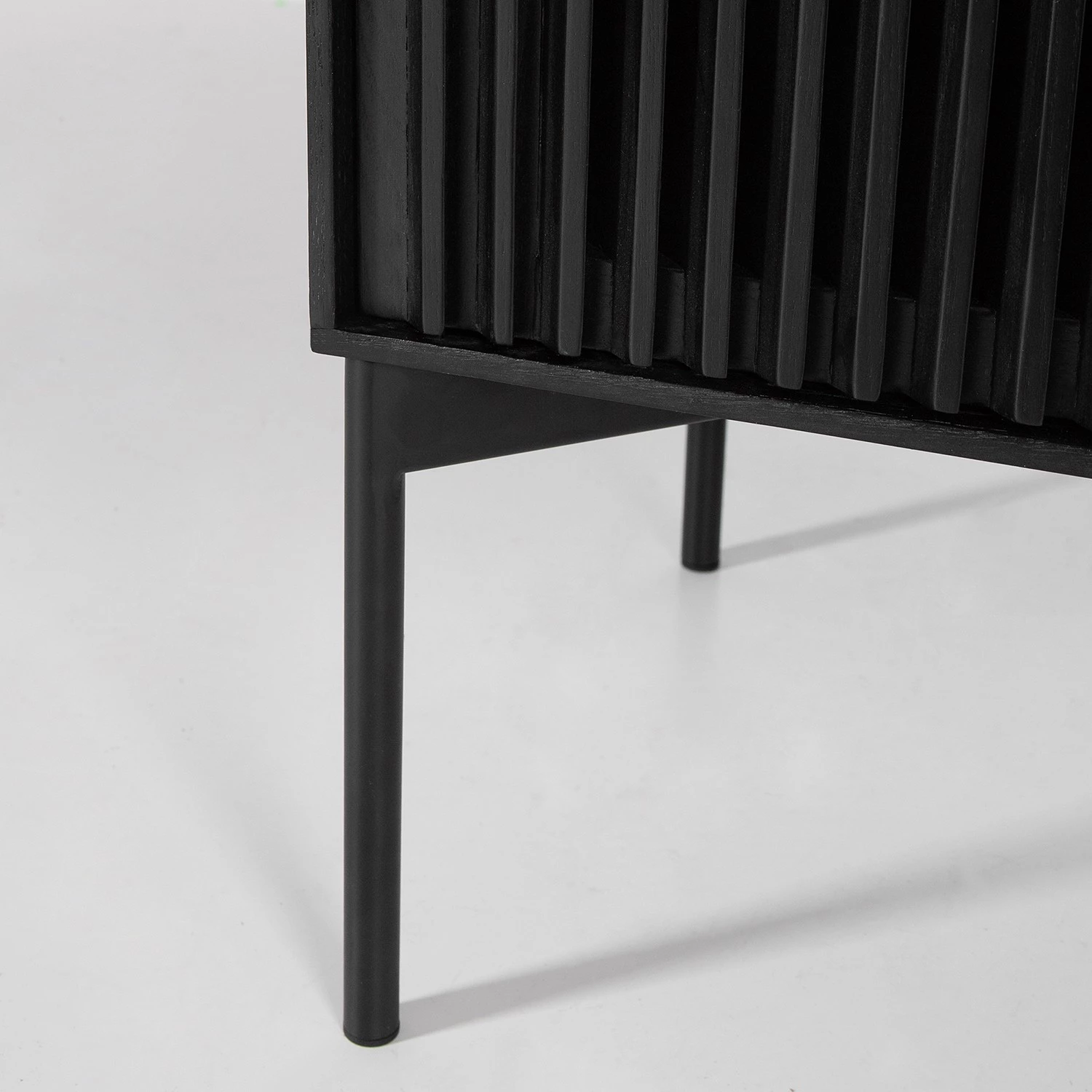 Studio Copenhagen Buffet haut Dowland - Placage en bois véritable - Chêne / Noir 14 Studio Copenhagen Buffet haut Dowland - Placage en bois véritable - Chêne / Noir – Image 14