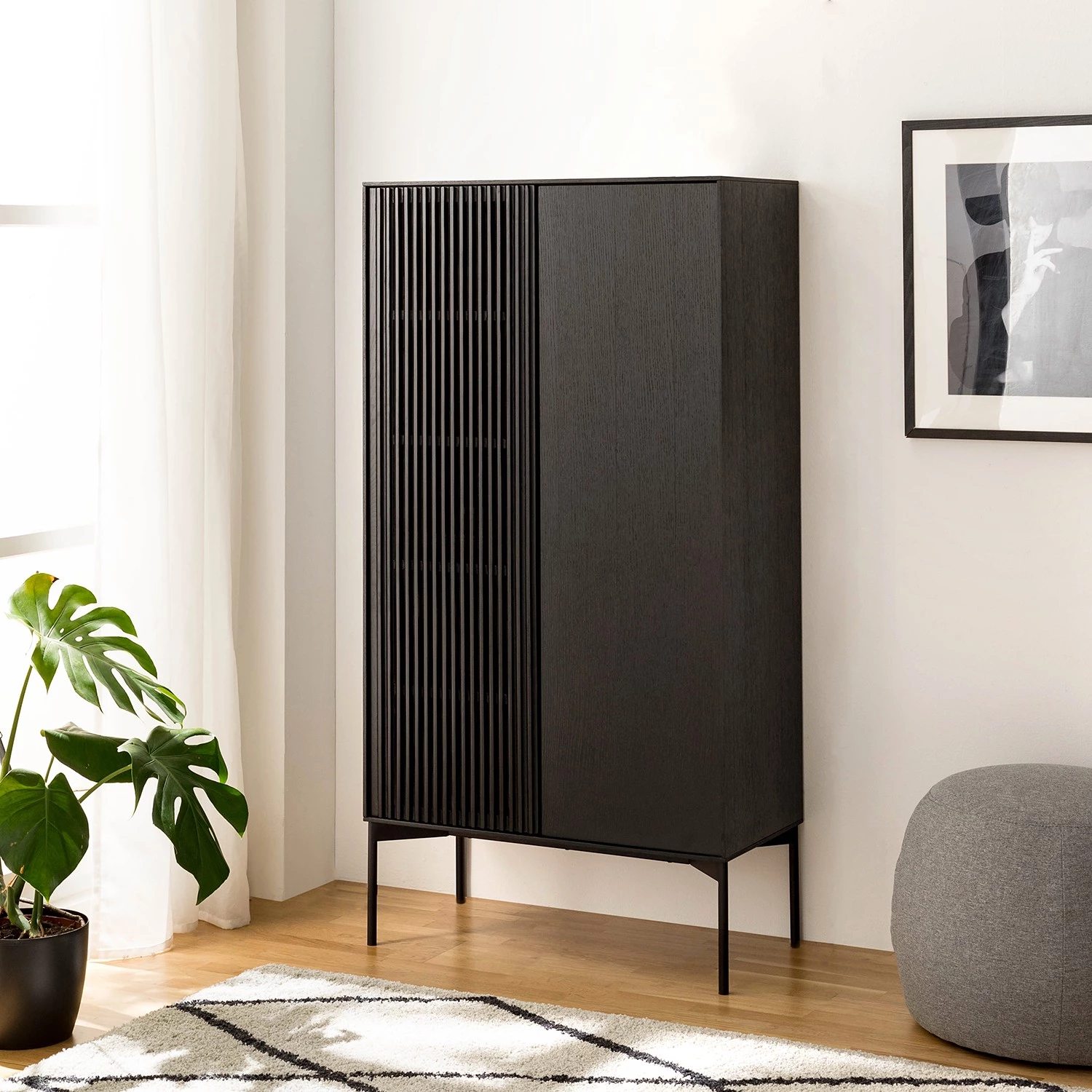 Studio Copenhagen Buffet haut Dowland - Placage en bois véritable - Chêne / Noir 2 Studio Copenhagen Buffet haut Dowland - Placage en bois véritable - Chêne / Noir – Image 2