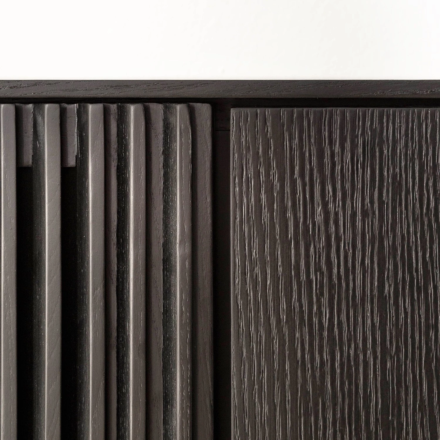 Studio Copenhagen Buffet haut Dowland - Placage en bois véritable - Chêne / Noir 18 Studio Copenhagen Buffet haut Dowland - Placage en bois véritable - Chêne / Noir – Image 18