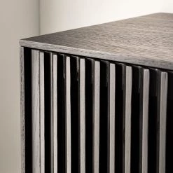 Studio Copenhagen Buffet haut Dowland - Placage en bois véritable - Chêne / Noir 39 Studio Copenhagen Buffet haut Dowland - Placage en bois véritable - Chêne / Noir -Meubles de salle à manger Soldes Magasin 1000218356 210311 08052900018 DETAILS P000000001000218356