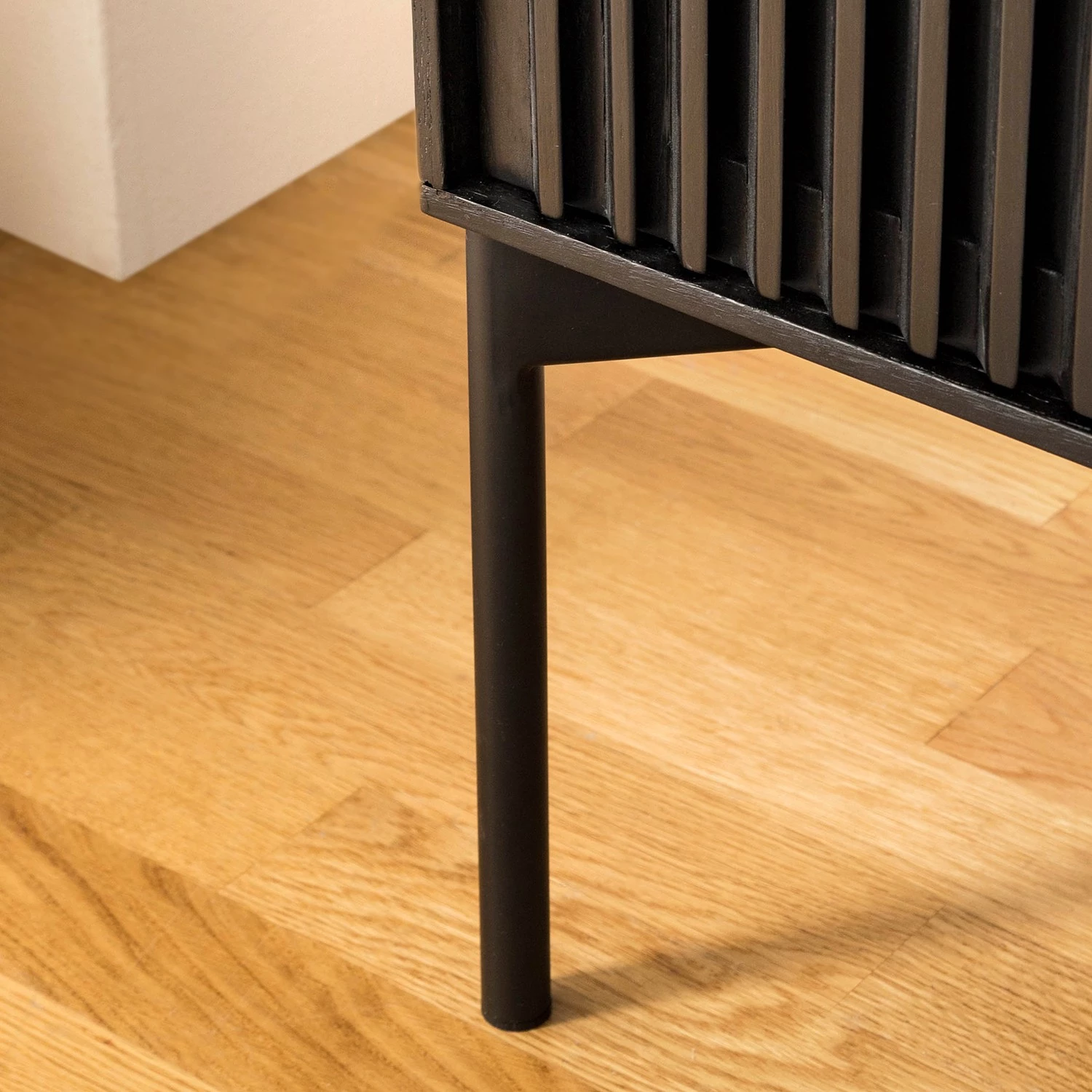 Studio Copenhagen Buffet haut Dowland - Placage en bois véritable - Chêne / Noir 20 Studio Copenhagen Buffet haut Dowland - Placage en bois véritable - Chêne / Noir – Image 20