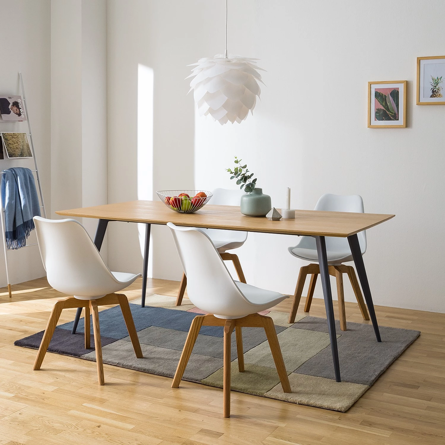 Studio Copenhagen Table Danica - Placage en bois véritable - Gris foncé mat / Frêne 2 Studio Copenhagen Table Danica - Placage en bois véritable - Gris foncé mat / Frêne – Image 2