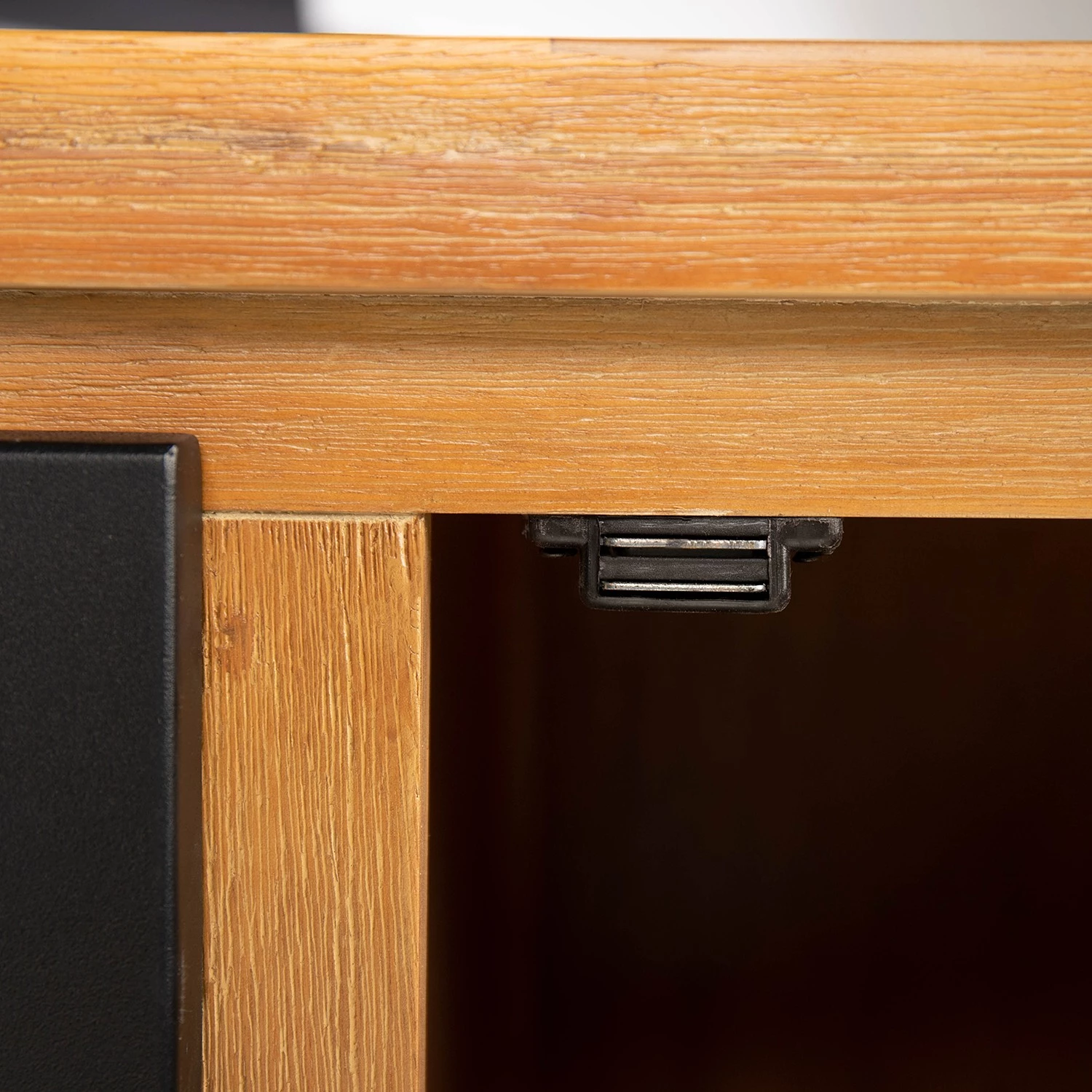 Ars manufacti Buffet Urban Industry IV - Partiellement en acacia massif / Métal - Acacia / Noir 17 Ars manufacti Buffet Urban Industry IV - Partiellement en acacia massif / Métal - Acacia / Noir – Image 17