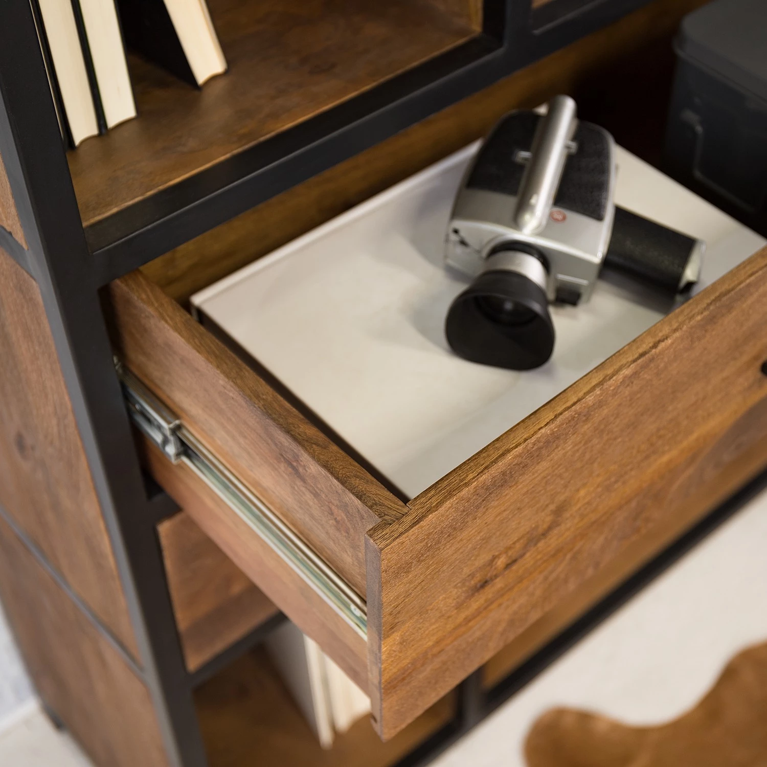 Ars manufacti Étagère Moboki - Manguier massif / Métal - Manguier foncé / Noir 11 Ars manufacti Étagère Moboki - Manguier massif / Métal - Manguier foncé / Noir – Image 11