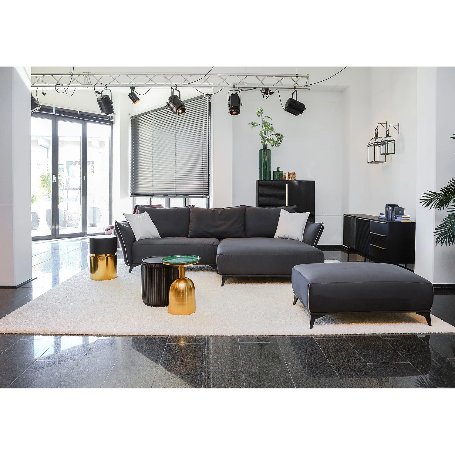 Red Living Buffet Soyons - Acacia massif / Métal - Noir / Doré 2 Red Living Buffet Soyons - Acacia massif / Métal - Noir / Doré – Image 2