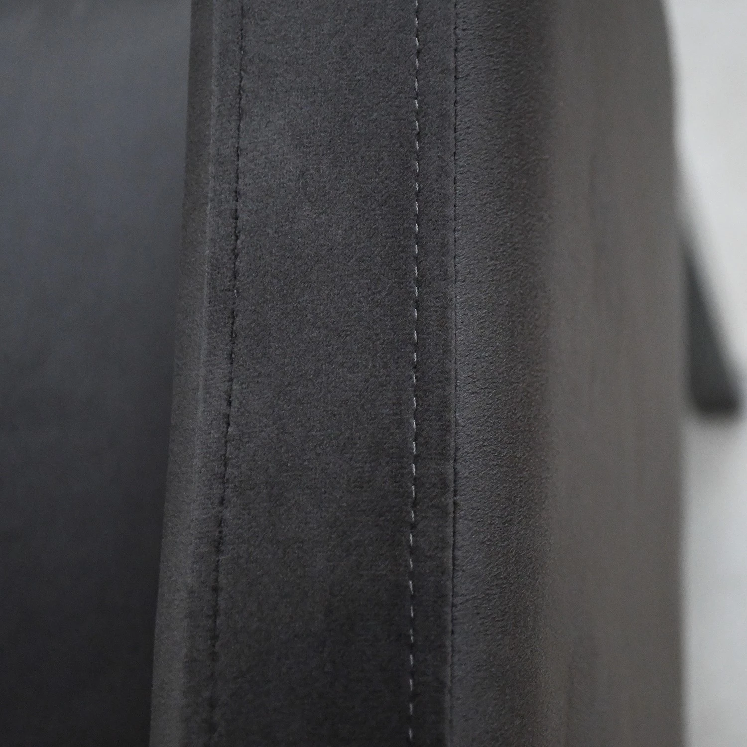 Velvet Studio Chaise à accoudoirs Meaux - Velours / Hêtre massif -Anthracite / Noir 4 Velvet Studio Chaise à accoudoirs Meaux - Velours / Hêtre massif -Anthracite / Noir – Image 4