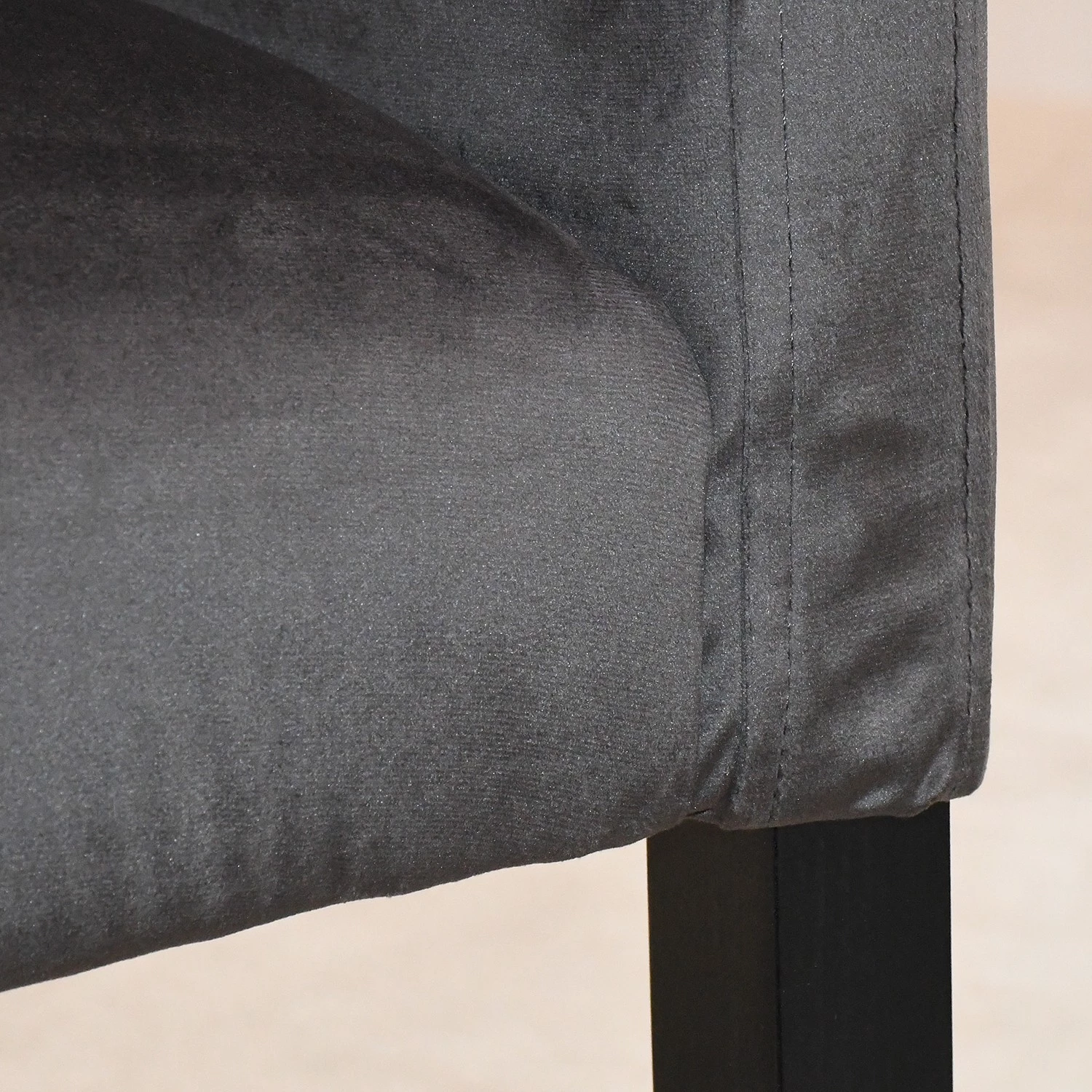 Velvet Studio Chaise à accoudoirs Meaux - Velours / Hêtre massif -Anthracite / Noir 6 Velvet Studio Chaise à accoudoirs Meaux - Velours / Hêtre massif -Anthracite / Noir – Image 6