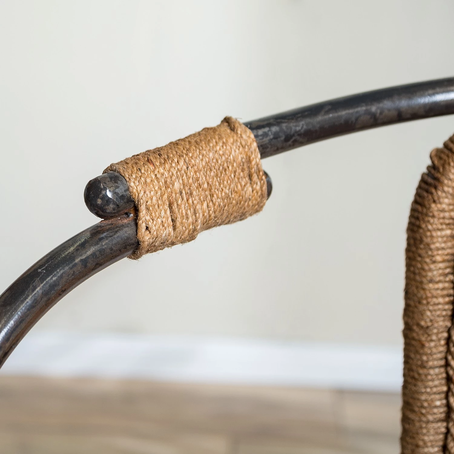 Ars manufacti Chaise à accoudoirs Dissay - Jute tressé / Fer - Naturel / Noir 14 Ars manufacti Chaise à accoudoirs Dissay - Jute tressé / Fer - Naturel / Noir – Image 14