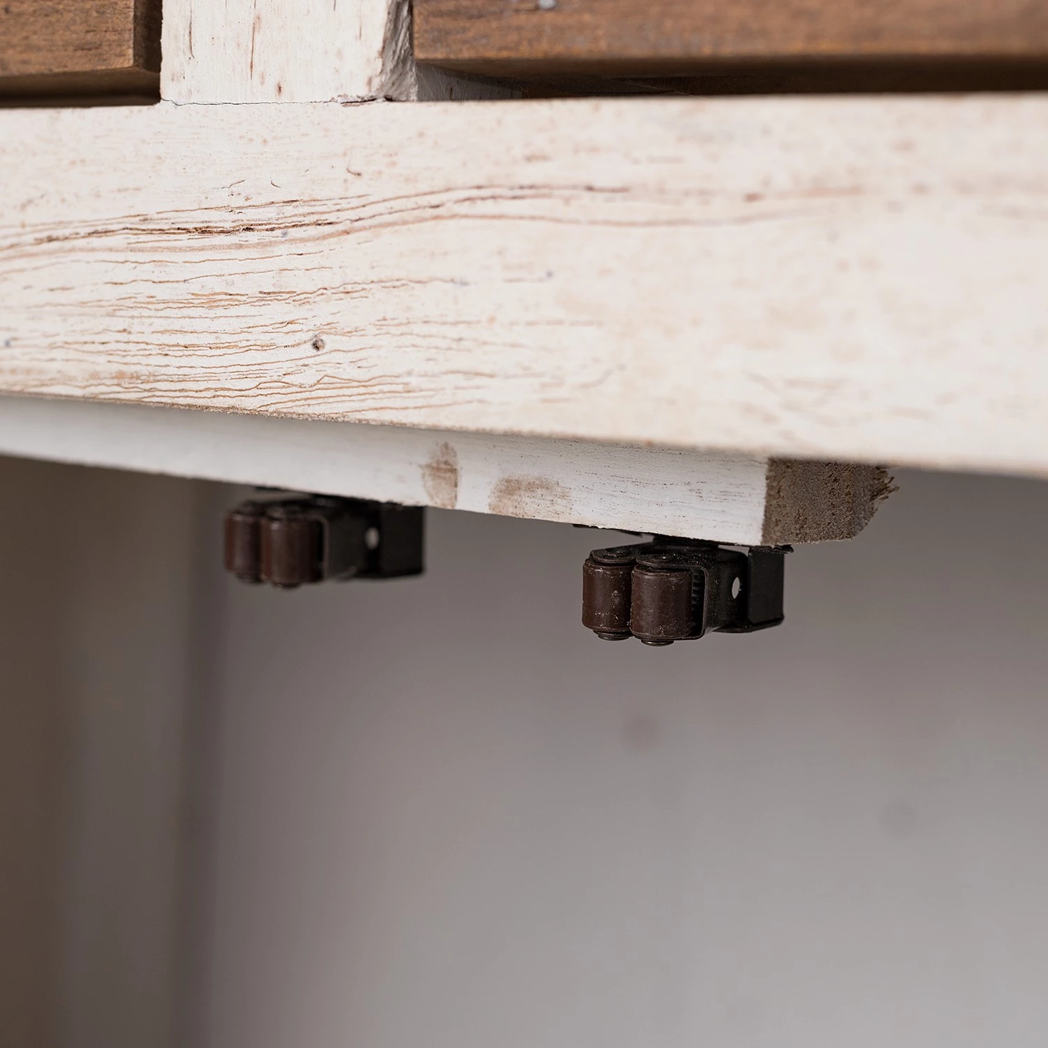 Wolf-Möbel Buffet Maison II - Acacia massif - Acacia couleur pierre / Blanc cassé 9 Wolf-Möbel Buffet Maison II - Acacia massif - Acacia couleur pierre / Blanc cassé – Image 9