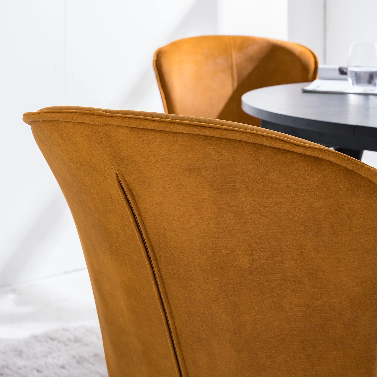 Ars manufacti Chaises capitonnées Yves (lot de 2) - Ocre 5 Ars manufacti Chaises capitonnées Yves (lot de 2) - Ocre – Image 5