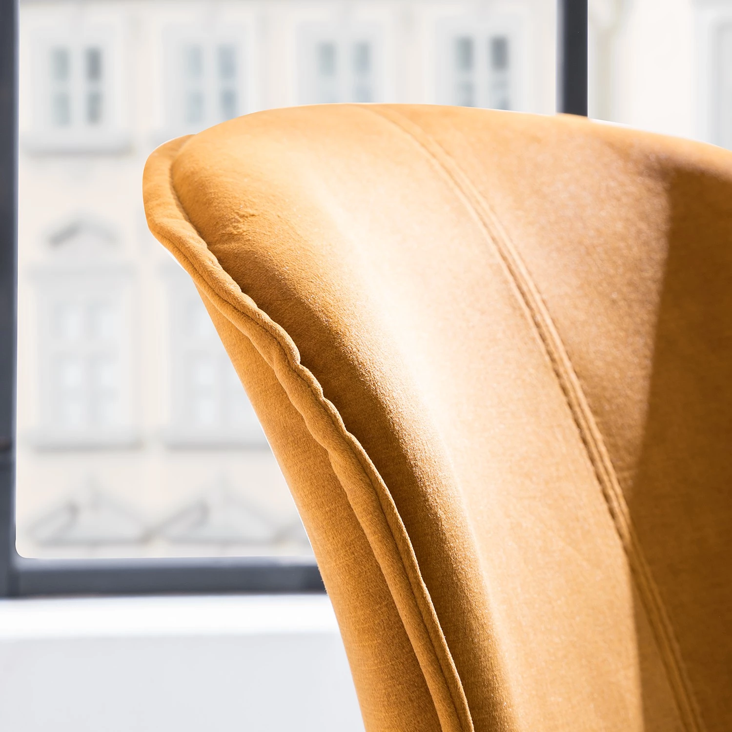 Ars manufacti Chaises capitonnées Yves (lot de 2) - Ocre 16 Ars manufacti Chaises capitonnées Yves (lot de 2) - Ocre – Image 16