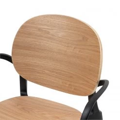 Studio Copenhagen Chaises à accoudoirs Day (lot de 2) - Contreplaqué / Matière plastique - Imitation chêne / Noir -Meubles de salle à manger Soldes Magasin 1000273479 220420 045 DETAILS P000000001000273479