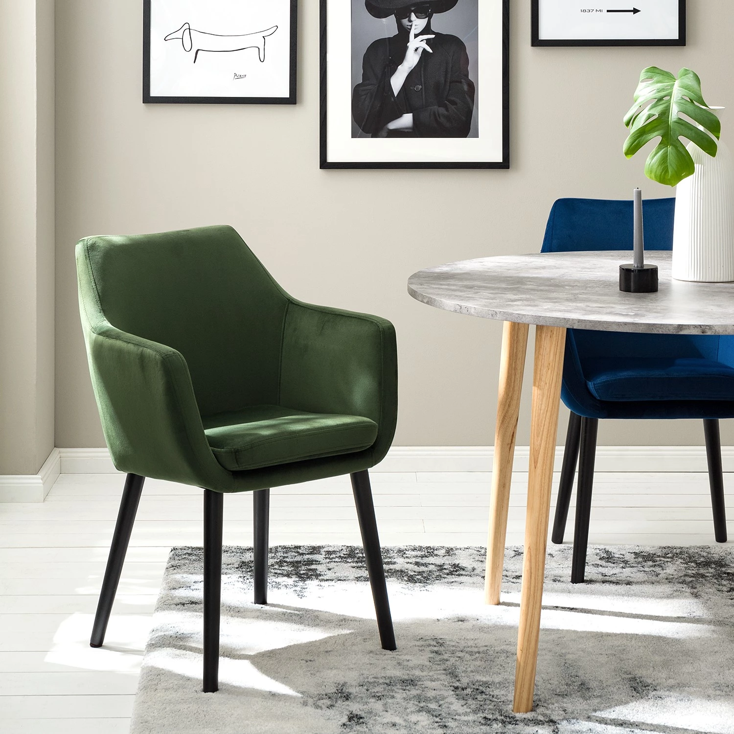 Mørteens Chaises à accoudoirs Nicholas V - Velours Kemi: Vert foncé - Lot de 2 2 Mørteens Chaises à accoudoirs Nicholas V - Velours Kemi: Vert foncé - Lot de 2 – Image 2