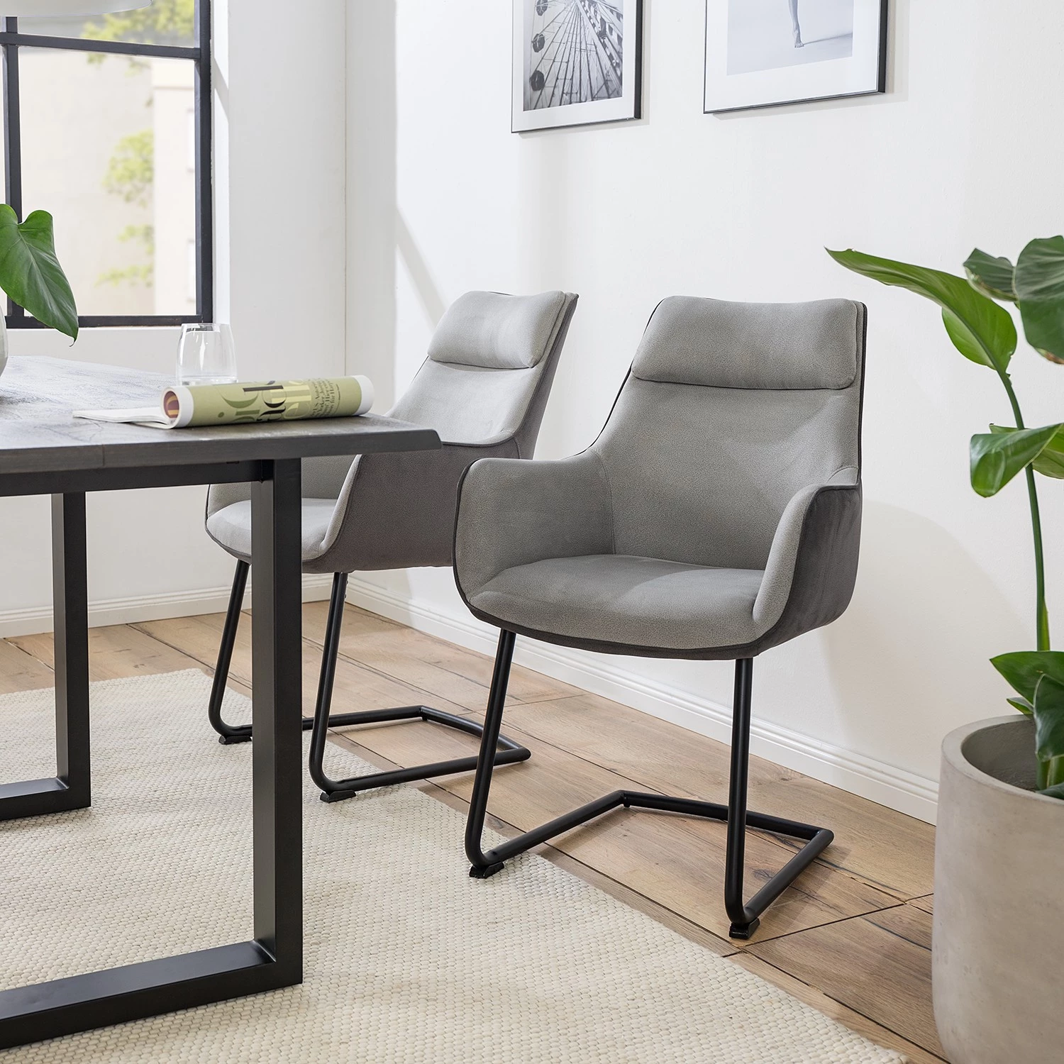 Fredriks Chaise à accoudoirs Altoona - Tissage à plat / Métal - Gris foncé et gris clair / Noir mat 2 Fredriks Chaise à accoudoirs Altoona - Tissage à plat / Métal - Gris foncé et gris clair / Noir mat – Image 2