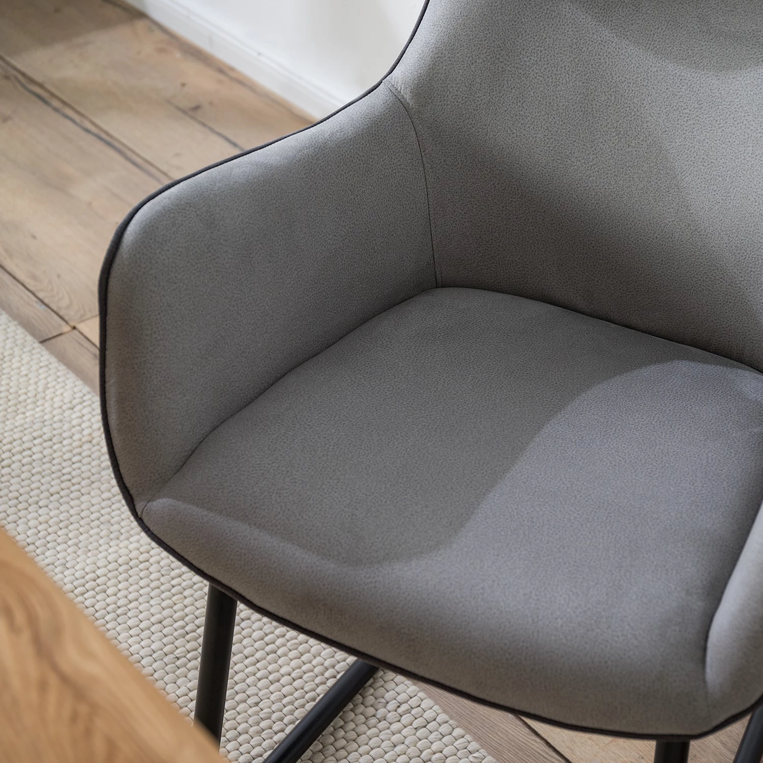 Fredriks Chaise à accoudoirs Altoona - Tissage à plat / Métal - Gris foncé et gris clair / Noir mat 15 Fredriks Chaise à accoudoirs Altoona - Tissage à plat / Métal - Gris foncé et gris clair / Noir mat – Image 15