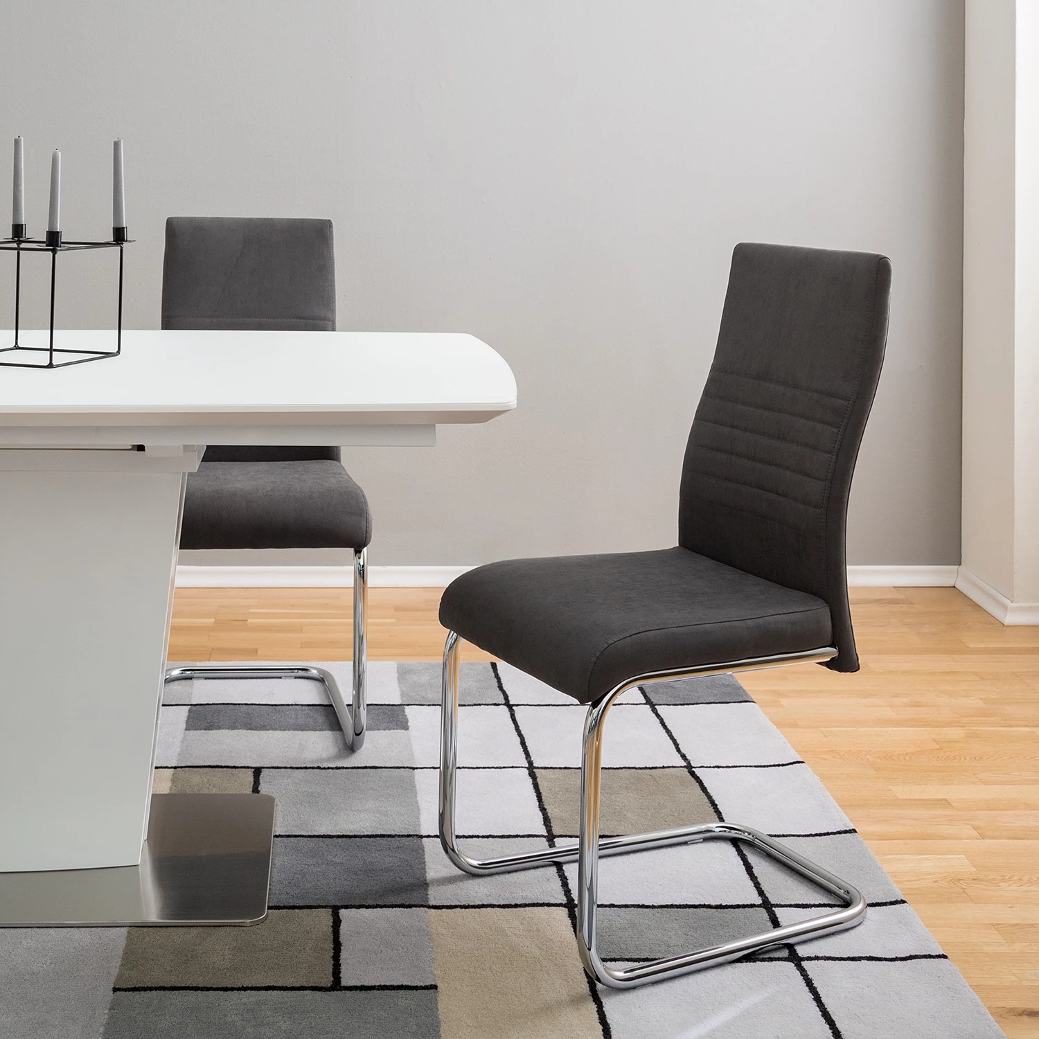 Mooved Chaise cantilever Claras - Gris - Lot de 4 2 Mooved Chaise cantilever Claras - Gris - Lot de 4 – Image 2