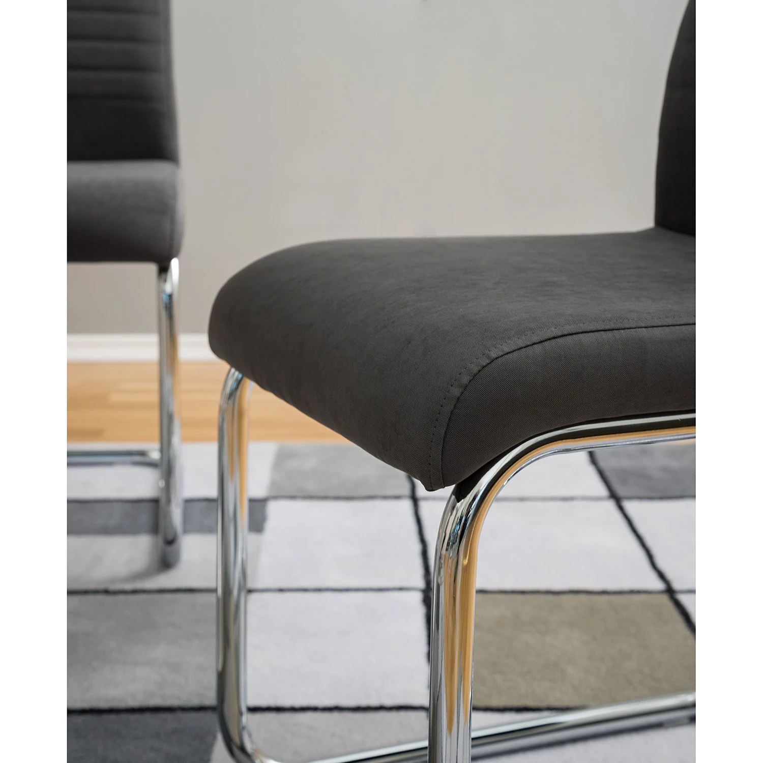 Mooved Chaise cantilever Claras - Gris - Lot de 4 10 Mooved Chaise cantilever Claras - Gris - Lot de 4 – Image 10