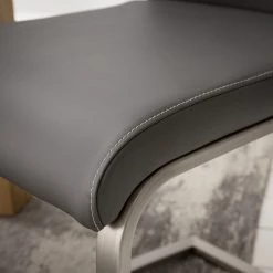 Fredriks Chaise cantilever Lezuza - Cuir synthétique Leja: Gris - Lot de 4 28 Fredriks Chaise cantilever Lezuza - Cuir synthétique Leja: Gris - Lot de 4 -Meubles de salle à manger Soldes Magasin 1000313231 211209 142232000121 DETAILS P000000001000313231