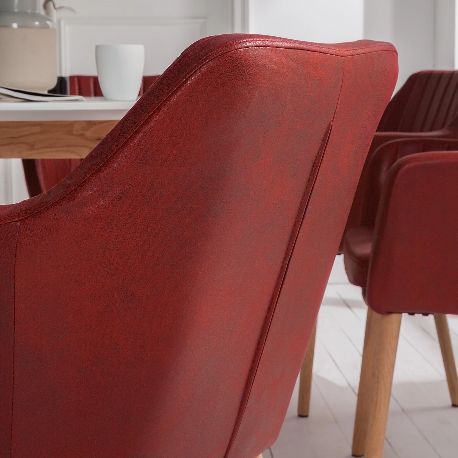 Mørteens Chaise à accoudoirs Leedy IV - Imitation cuir / Chêne massif - Rouge cerise - Lot de 2 11 Mørteens Chaise à accoudoirs Leedy IV - Imitation cuir / Chêne massif - Rouge cerise - Lot de 2 – Image 11