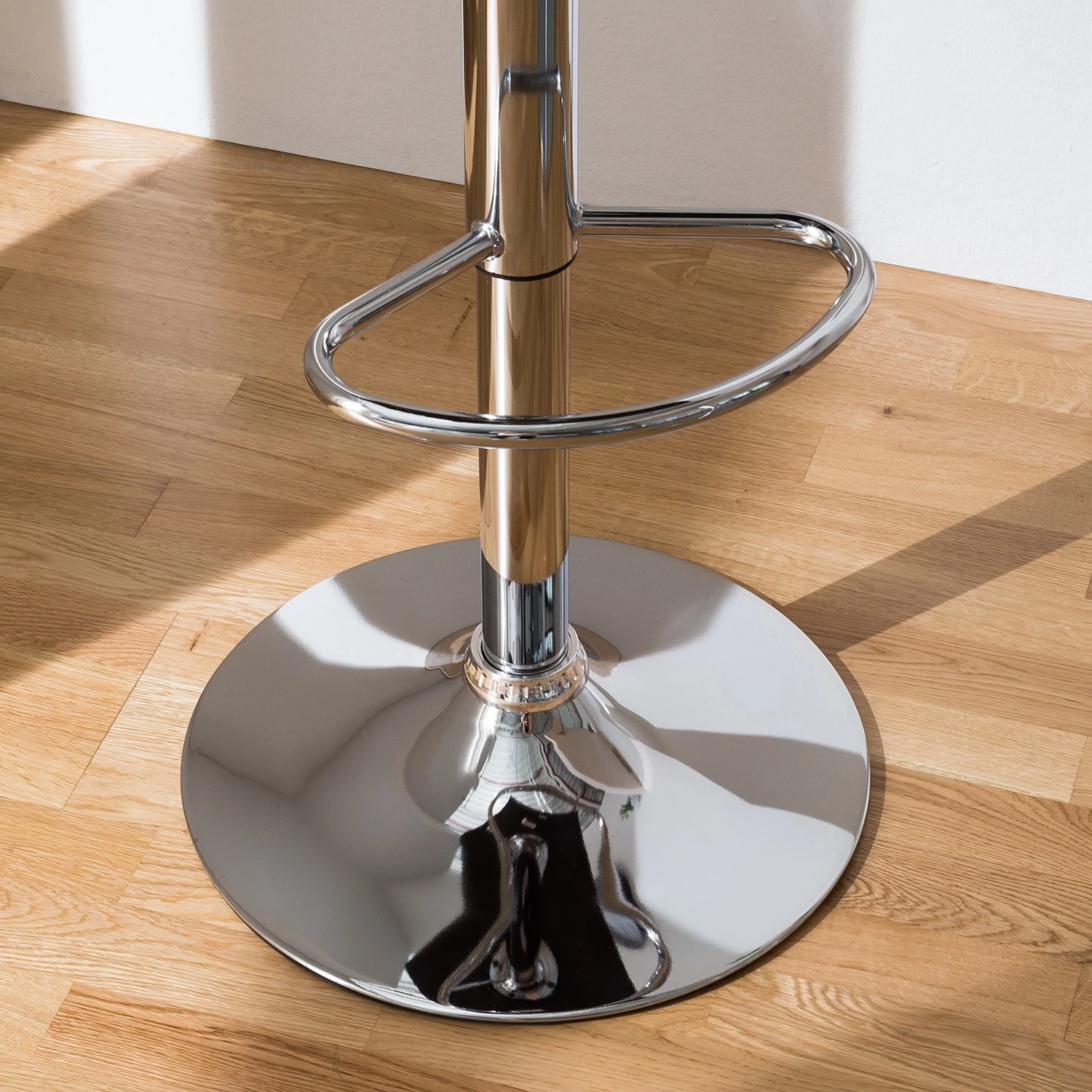 Mooved Chaise de bar Falkland - Noir - Chrome brillant - Lot de 2 7 Mooved Chaise de bar Falkland - Noir - Chrome brillant - Lot de 2 – Image 7