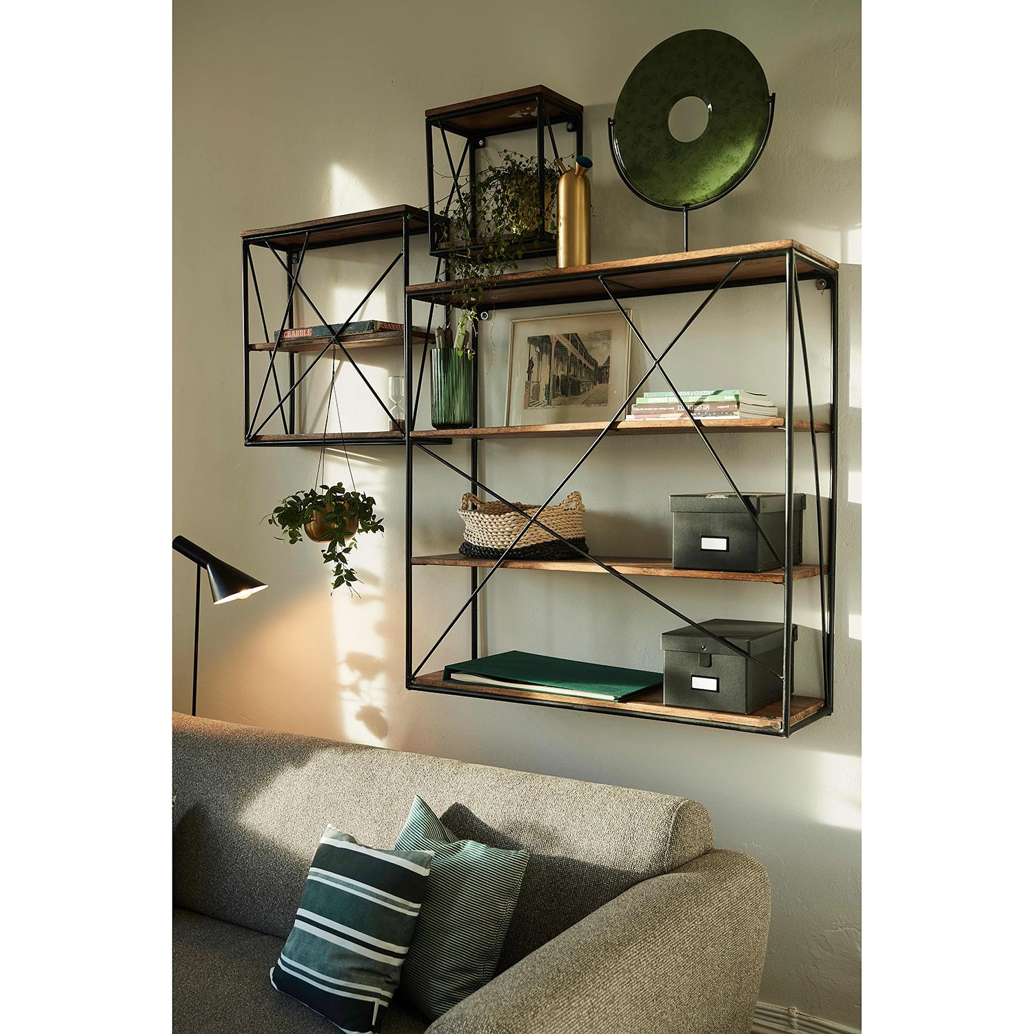 Tom Tailor Étagère murale Piketon IV - Manguier massif / Aluminium - Manguier / Noir 2 Tom Tailor Étagère murale Piketon IV - Manguier massif / Aluminium - Manguier / Noir – Image 2