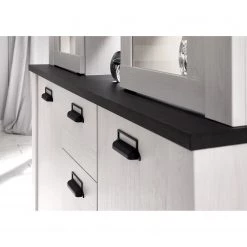 Ridgevalley Vaisselier Shutter II - Imitation pin blanc 11 Ridgevalley Vaisselier Shutter II - Imitation pin blanc -Meubles de salle à manger Soldes Magasin 1000348682 220505 022 MOOD DETAILS P000000001000348682 mood