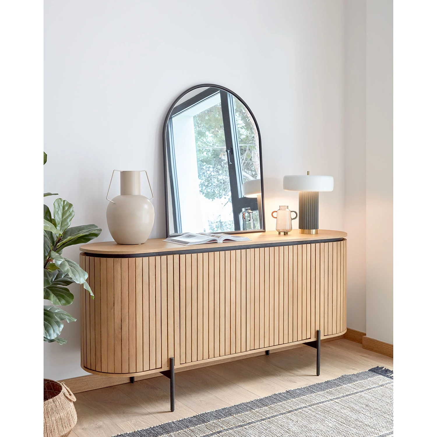 Red Living Buffet Lusaka - Manguier massif 2 Red Living Buffet Lusaka - Manguier massif – Image 2