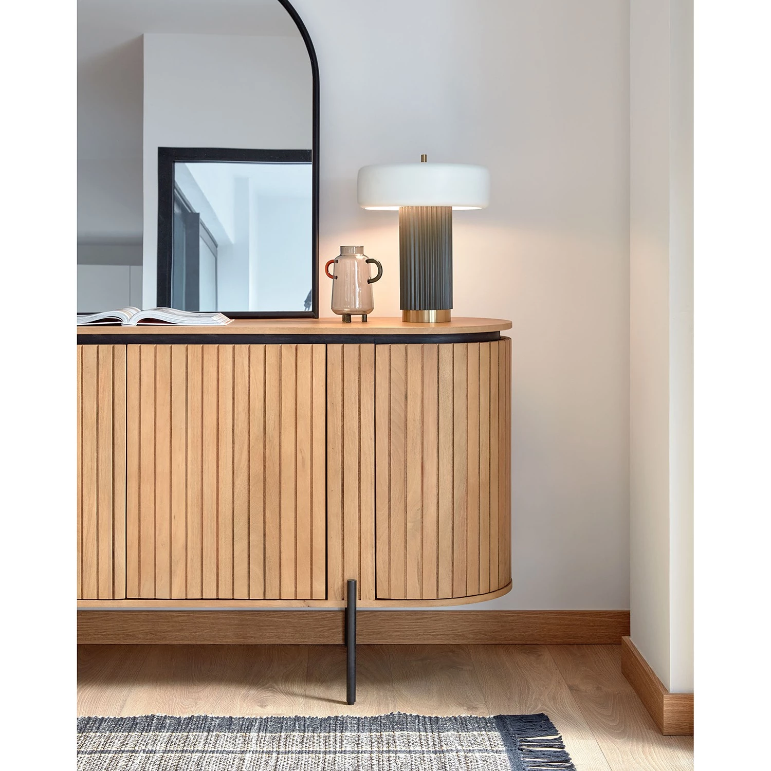 Red Living Buffet Lusaka - Manguier massif 5 Red Living Buffet Lusaka - Manguier massif – Image 5