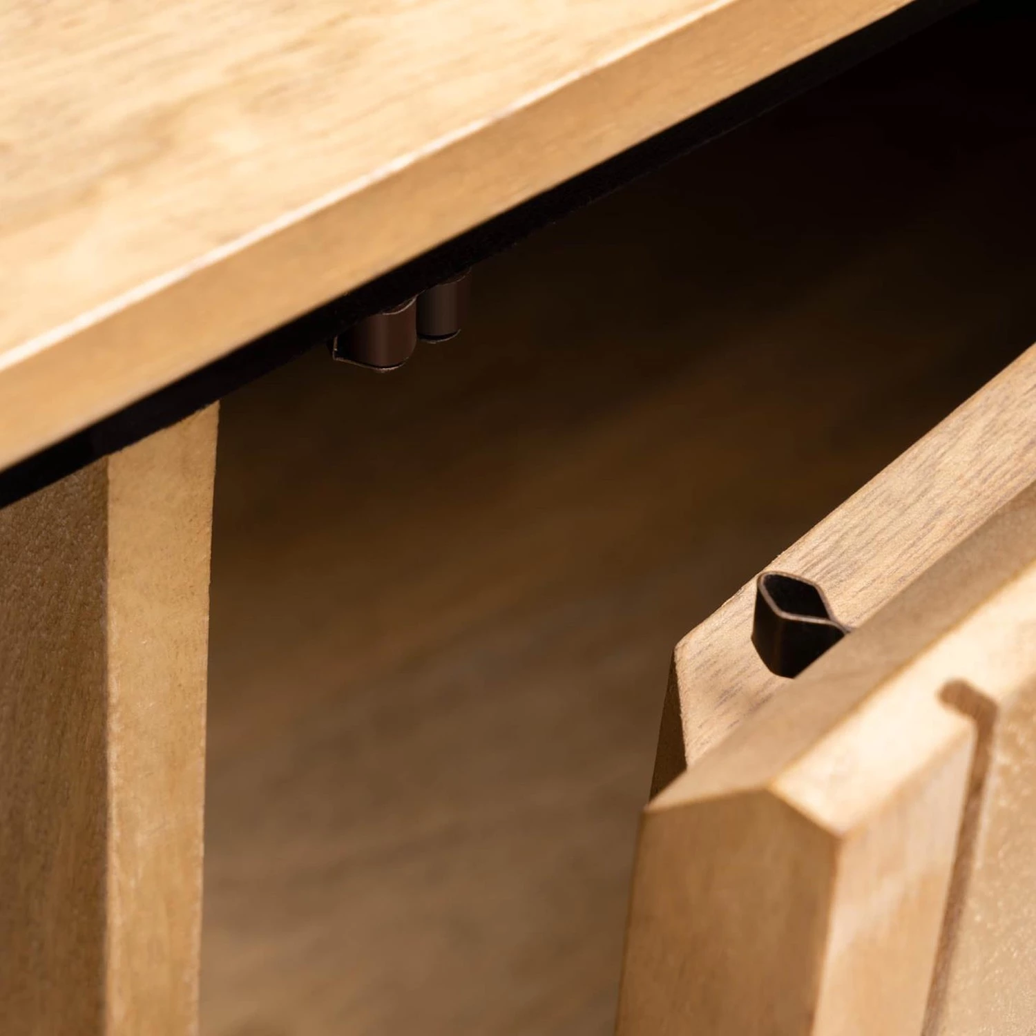 Red Living Buffet Lusaka - Manguier massif 13 Red Living Buffet Lusaka - Manguier massif – Image 13