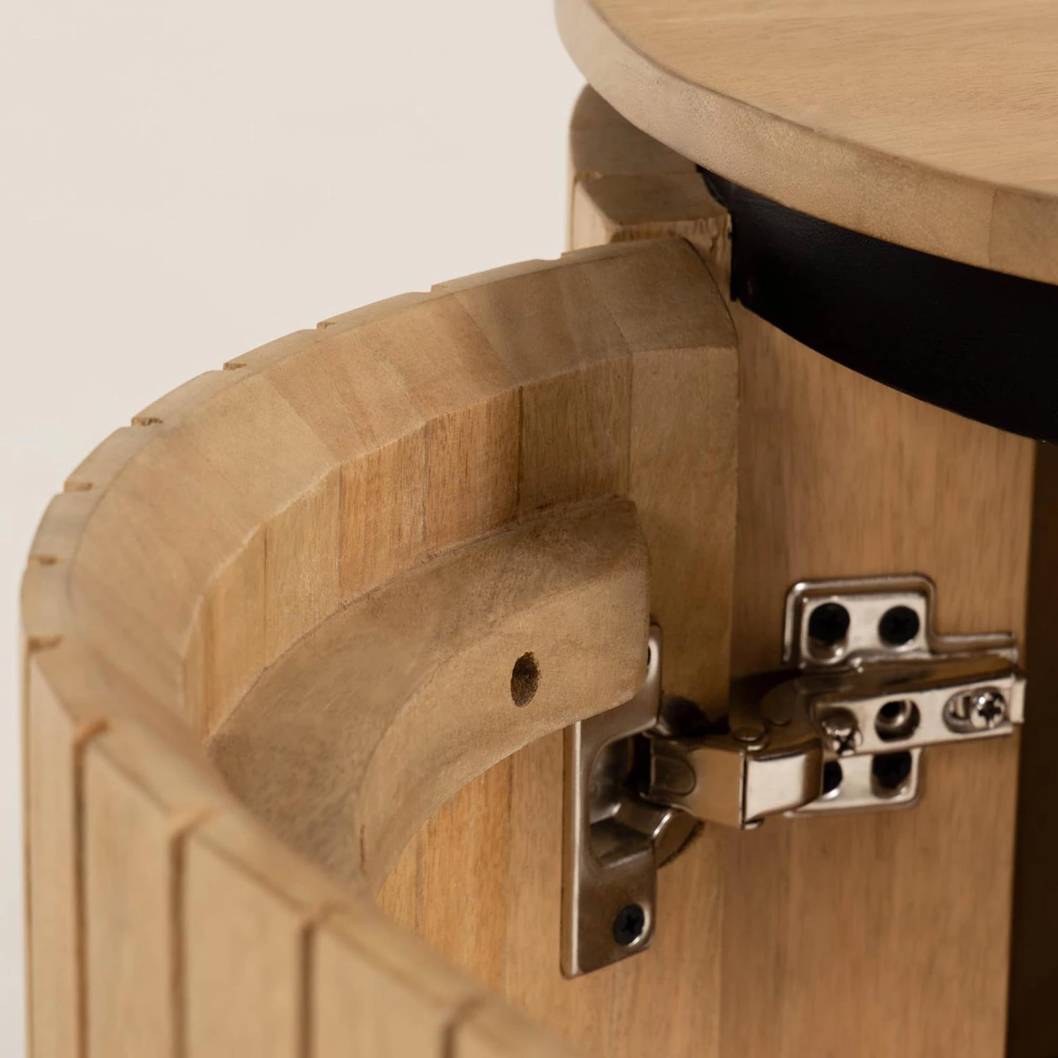 Red Living Buffet Lusaka - Manguier massif 14 Red Living Buffet Lusaka - Manguier massif – Image 14