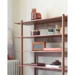 Naturoo Étagère Chipata - Partiellement en noyer massif -Meubles de salle à manger Soldes Magasin 1000363972 220714 023 MOOD DETAILS P000000001000363972 mood