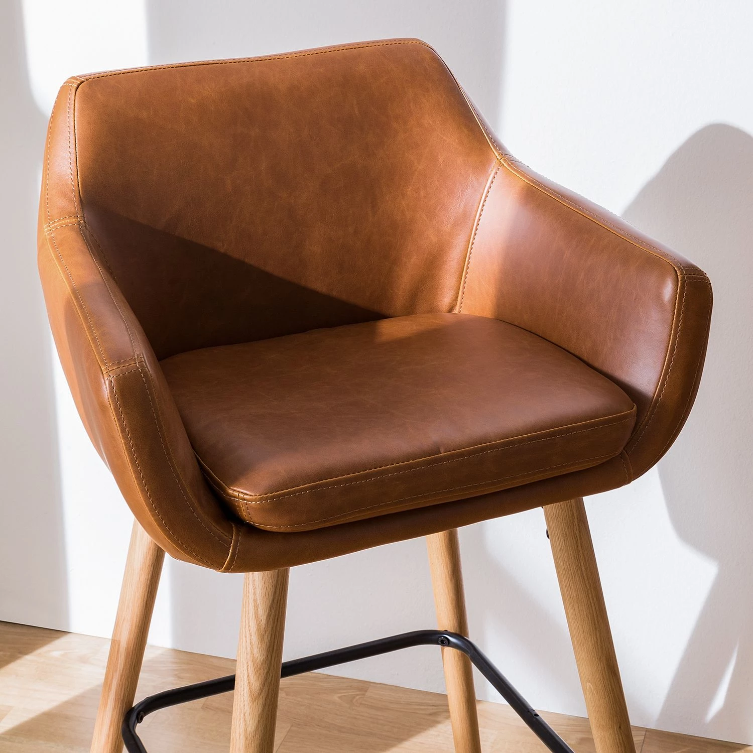 Mørteens Chaises de bar Nicholas I - Imitation cuir / Chêne massif - Marron vintage - Lot de 2 8 Mørteens Chaises de bar Nicholas I - Imitation cuir / Chêne massif - Marron vintage - Lot de 2 – Image 8