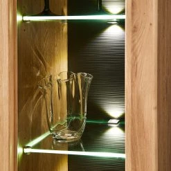 Naturoo Armoire vitrine Macoun - avec éclairage - Partiellement en chêne sauvage massif -Meubles de salle à manger Soldes Magasin innostyle wohnen 10 01 17 4491244